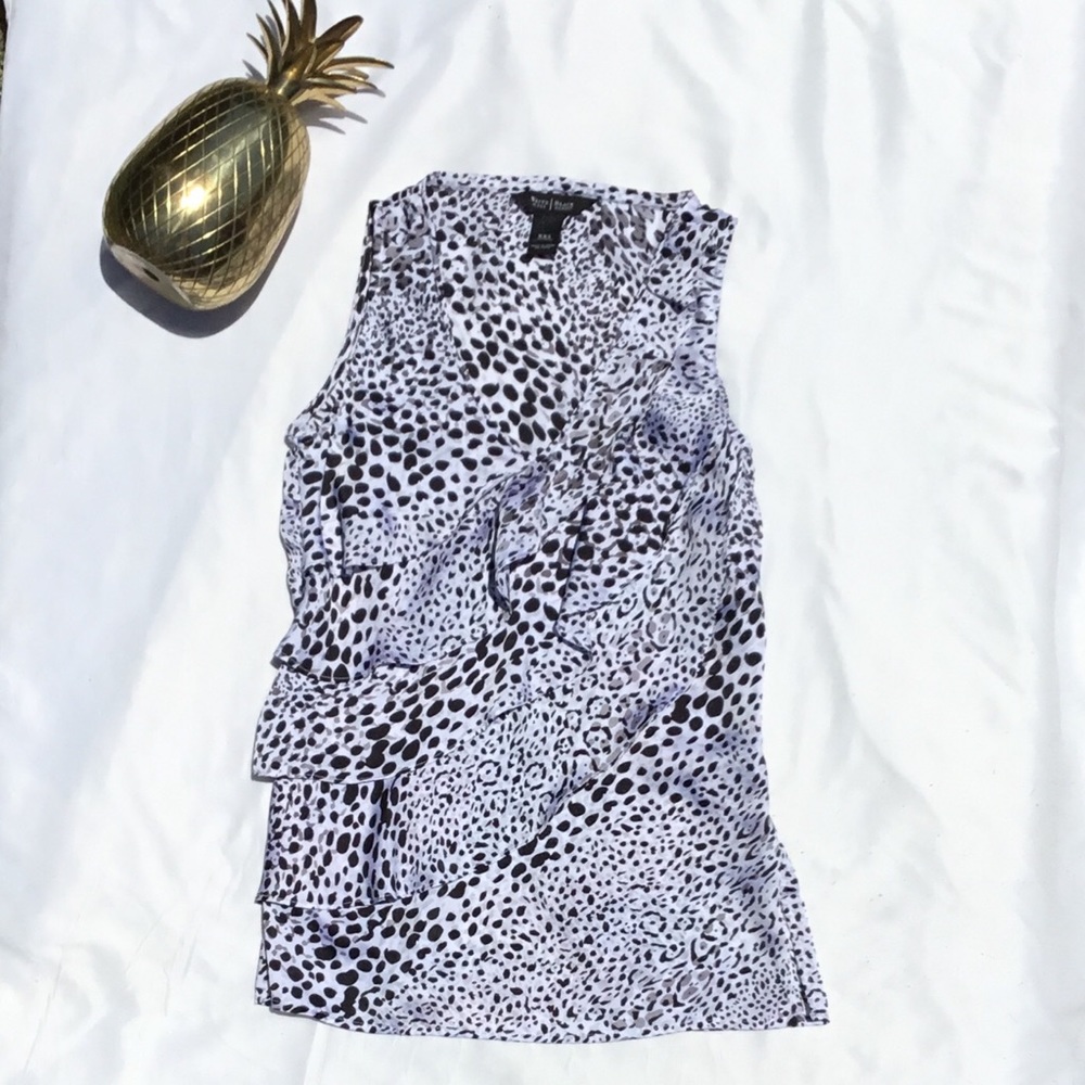 👚Black and White House Black Market Blouse 👚
